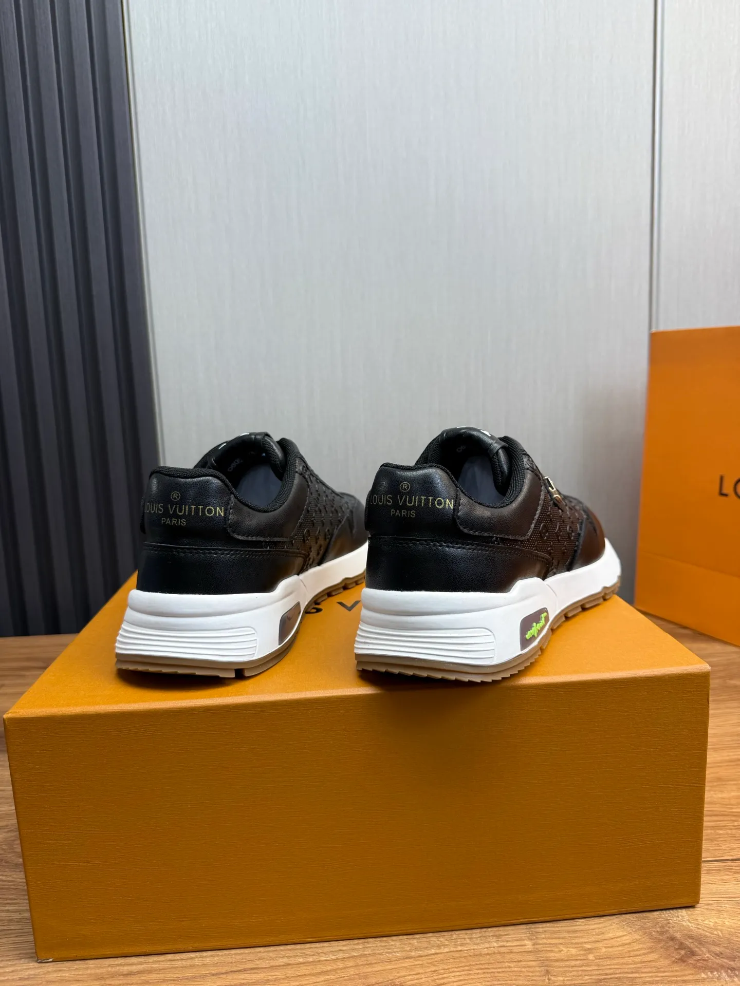 Men's shoes 💰460💰 LOUIS VUITTON [Luden Yiwei] Brand new trendy Lv is on the market 🎁, casual and fashionable men's shoes 👟 Original version shipped 1:1✅ The upper is made of imported brand leather + sheepskin lining, the original wear-resistant rubber outsole, the version is simple and elegant, exclusive for trendy men. 38-44